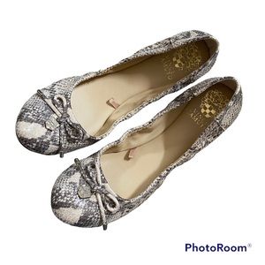 NEW Vince Camuto Leather Snake Ballet Flats Size 9